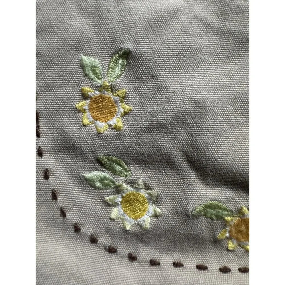 Gymboree Girls Size 3 Khaki Shorts Floral Embroidered Adjustable Waist Cotton